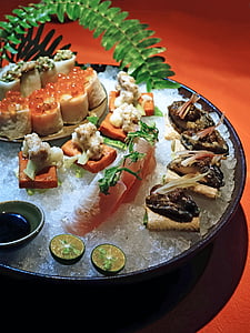 fresh seafood on crushed ice dish thumbnail