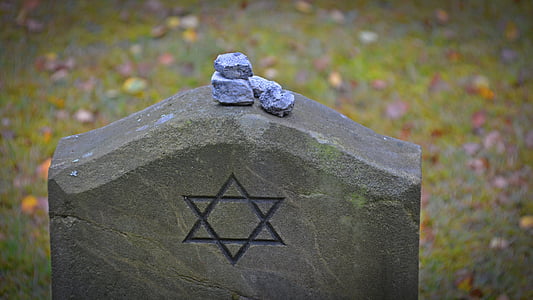 closeup photo of gray concrete tomb thumbnail