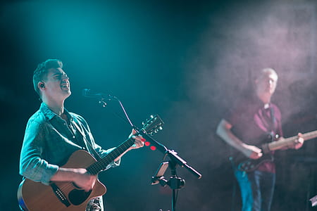 guitarist performing live thumbnail