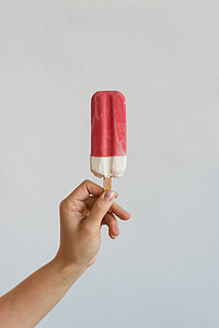Creamy strawberry popsicle thumbnail