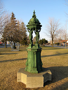 Wallace fountain at Isabelle park in Quebec, Canada thumbnail