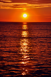 golden hour on sea thumbnail