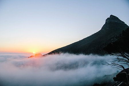 photo of mountain peak with sea of clouds thumbnail