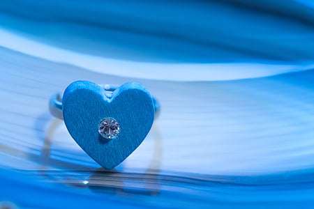 heart-shaped blue clear gemstone ring thumbnail