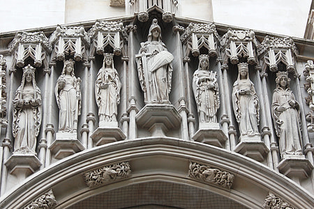 gray statues thumbnail