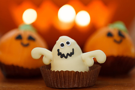 ghost cupcake closeup photography thumbnail