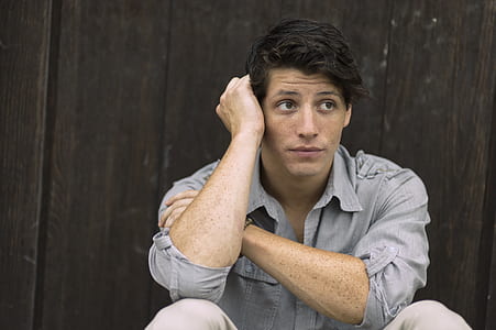 man wearing gray dress shirt thumbnail