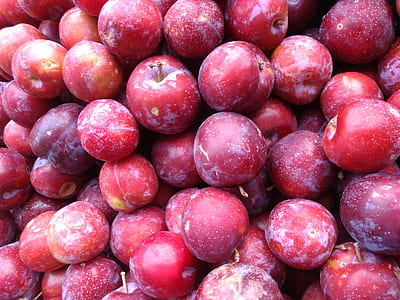 stack of red apples thumbnail