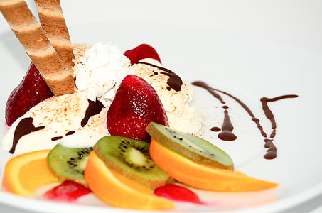ice cream with kiwi and strawberry thumbnail
