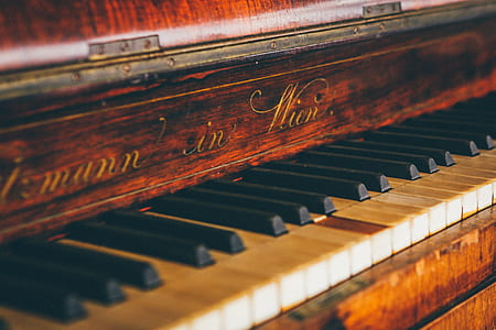 brown and white piano thumbnail