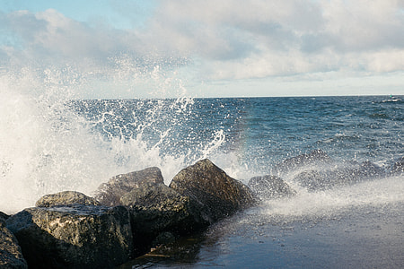 Breaking waves thumbnail