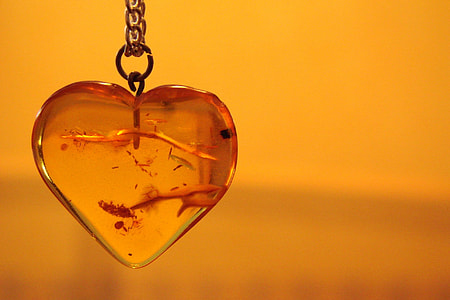 heart-shaped glass pendant thumbnail