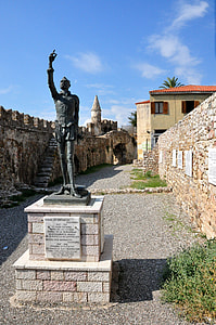 Statue of Miguel de Cervantes at the port in Nafpaktos, Greece thumbnail