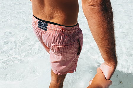 A man in shorts holding a hand thumbnail