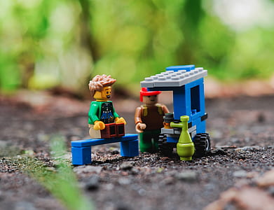 two male Lego mini figures thumbnail