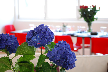 blue flower arrangement centerpiece thumbnail