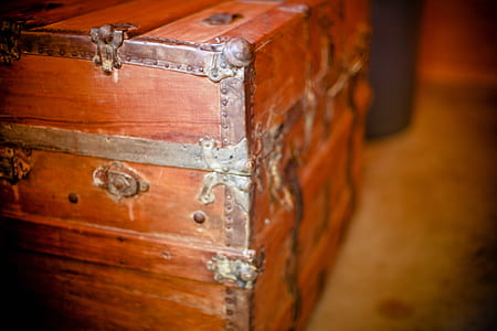 brown wooden trunk thumbnail