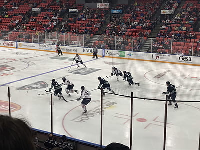 ice hockey players thumbnail