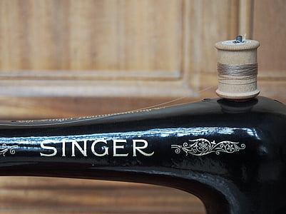 black Singer sewing machine thumbnail