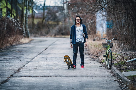 man stepping skateboard thumbnail