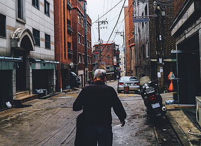 man walking in the sidewalk thumbnail