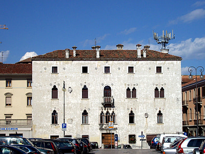 Venetian house in Udine, Italy thumbnail