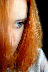 woman wearing gray shirt thumbnail