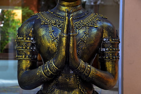 closeup photo of gold-colored statue thumbnail