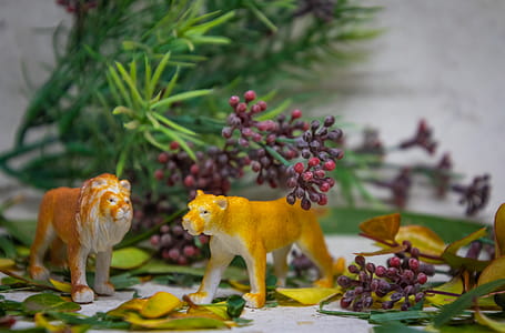 Plastic Animal Toys thumbnail