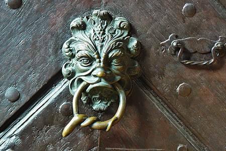 brass monkey door knocker thumbnail