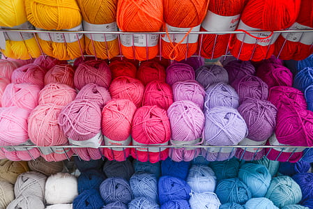 photo of assorted-color yarn thread spool lot thumbnail