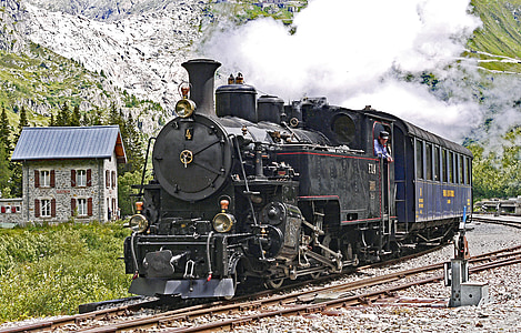 running black train thumbnail