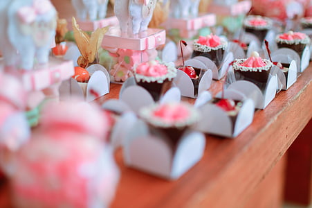 pink and white flower party favors thumbnail