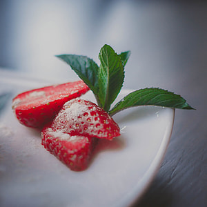 strawberry fruit thumbnail