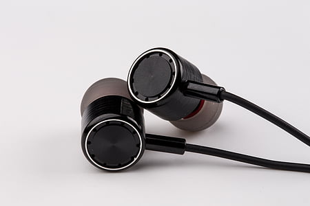 black earphones thumbnail
