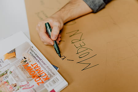Man hand holding a green marker pen thumbnail