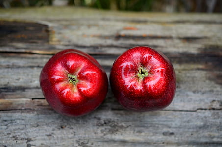 two red apples thumbnail