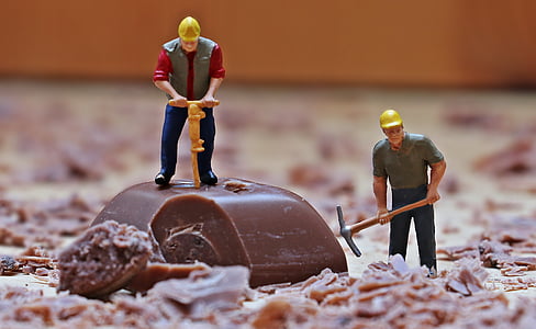 photography of plastic models thumbnail