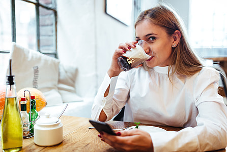 Pretty blonde woman sitting in the cafe thumbnail