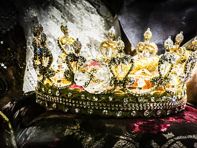 gold-colored crown thumbnail