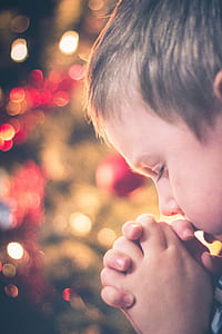 children praying in shallow focus photography thumbnail