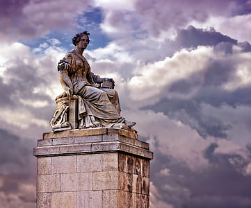 photo of man siting on chair statue thumbnail