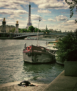 boat on river thumbnail