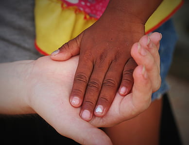 person's right hand thumbnail