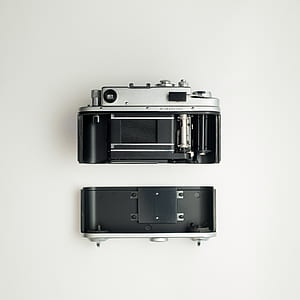 grey and black camera thumbnail