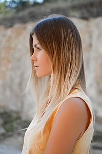 brown-haired woman in side view short thumbnail