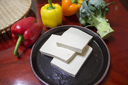 slices of tofu with bell peppers thumbnail