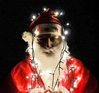 Santa Claus bust with turned-on string lights thumbnail