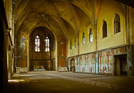 photo of brown and white cathedral thumbnail