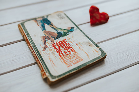 Little red heart with an old book thumbnail